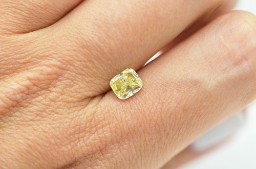 Loose Cushion Cut Diamond Fancy Yellow Color 1.08 Carat VS1 Natural Enhanced - Picture 7 of 10