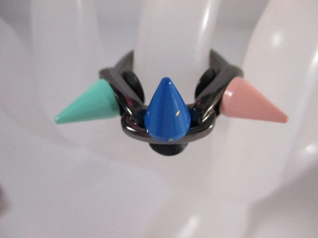 ANILLO JOOMI LIM BONITO EN PUNK CON 3 PICOS HEMATITA/AZUL/MELOCOTÓN NUEVO SIN ETIQUETAS $140 5 IRR Foto 4 de 4