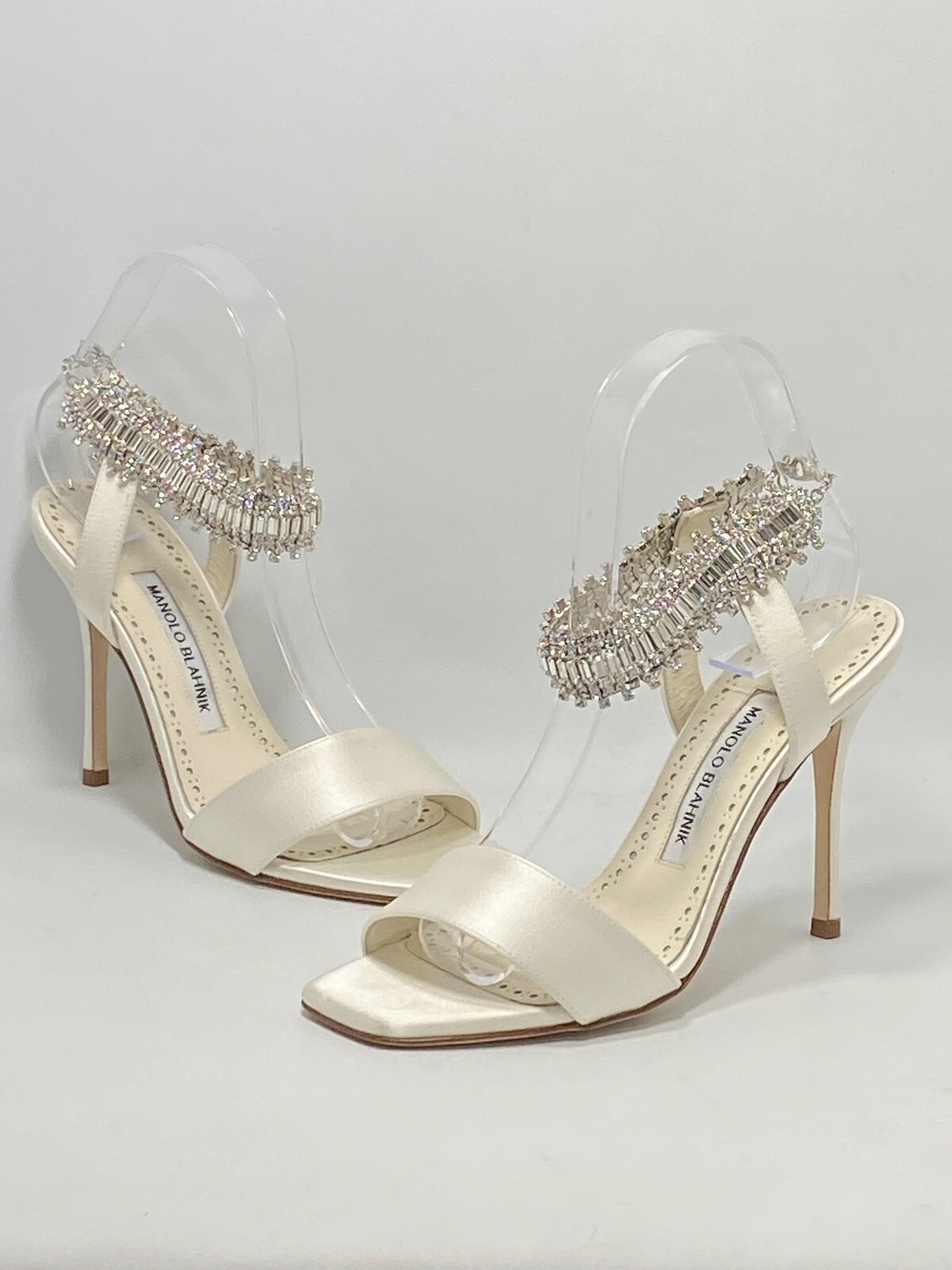 Manolo Blahnik Parinasan 105 Cream Satin Crystal Sandals 36 image 2