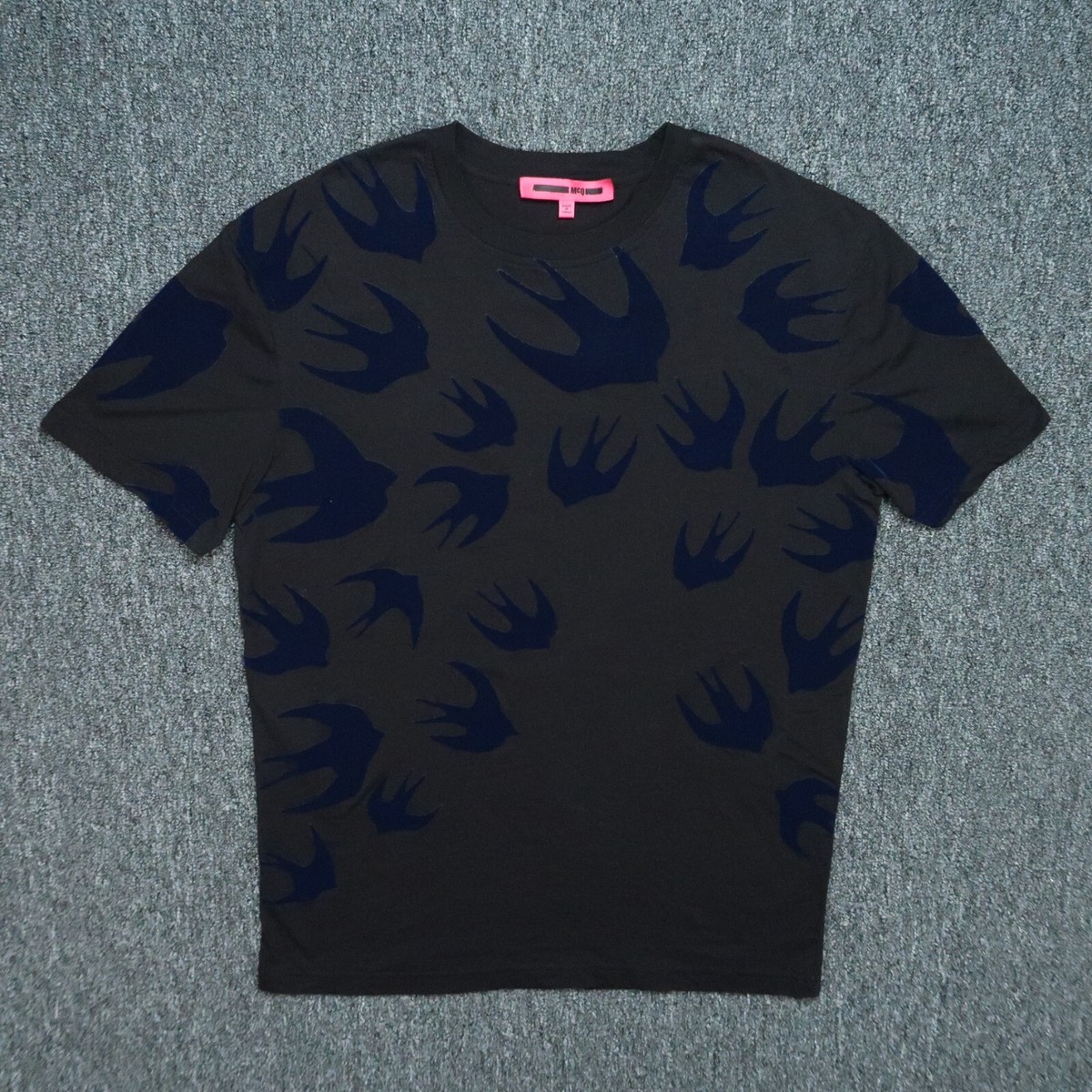 【Alexander McQueen】T-SHIRT LOGO FLOCK◆828420QTADD T-shirt con logo McQueen da Uomo in Blu | McQueen IT