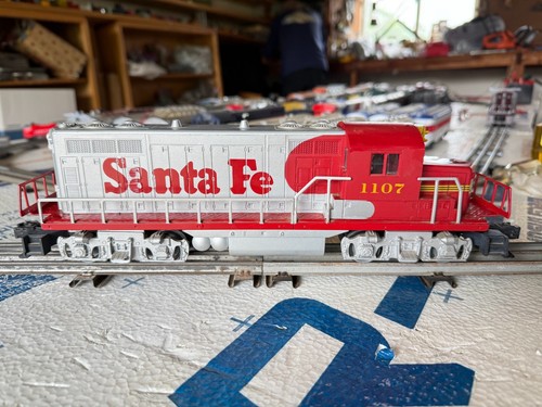 Atchison Topeka Santa Fe (ATSF) - diesel, red/grey
