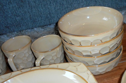 Sango 25-teiliges Geschirrset - Wabenmuster - Bild 5 von 7