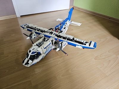 LEGO TECHNIC: Frachtflugzeug (42025)