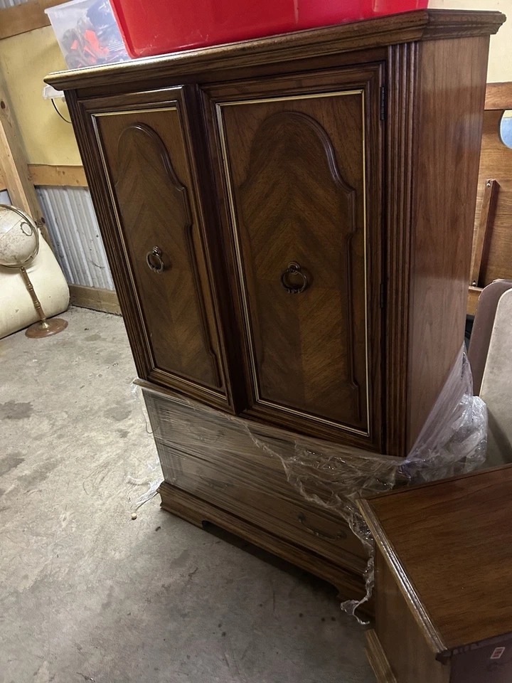 1960 Thomasville solid Wood King Bed Room Set - Image 3 of 4