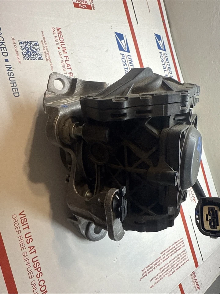 Ford Fusion SE 2014-2016 sedán híbrido bomba de vacío refuerzo de freno DG98-2A451-AC Foto 2 de 4