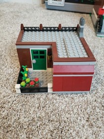 LEGO Creator Expert Pet Shop 10218 With Instructions and Box