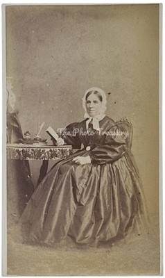 CDV ÄLTERE DAME NAMENS MRS JOSHUA WHITAKER HAUBE FEDERKIEL STIFT LAMBERT BAD
