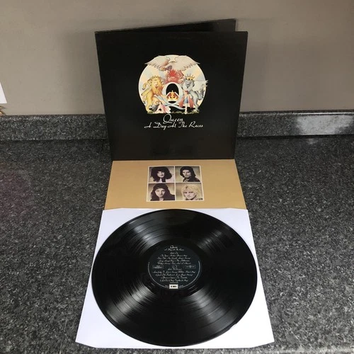 LP VINYL QUEEN ALBUM A DAY AT THE RACES EMTC 104 UK 1ST PRESS EX-/EX