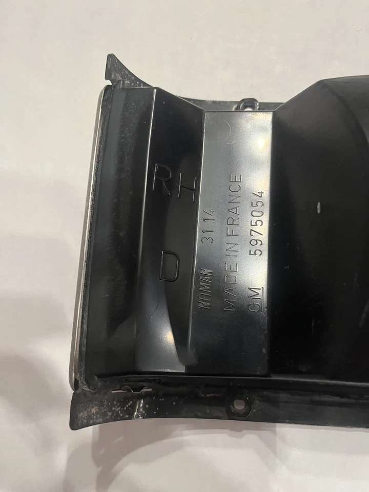 1989-1993 Cadillac DeVille Fleetwood RH Passenger Turn Signal Marker Lens OEM - Image 4 of 4