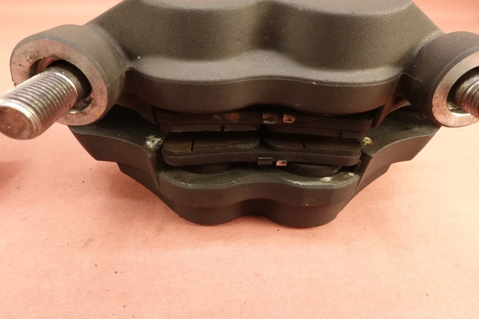 Pinza de freno delantera derecha izquierda Suzuki GSXR 600 GSXR600 2006 2007 Foto 2 de 4