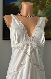 NWT Joelle Lingerie by La Perla Cream Lace Nightgown & Robe, sz L *$682*