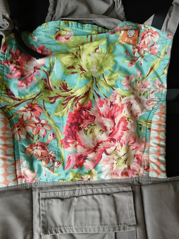 Portabebés Tula Ergonómico Estándar Bliss Ramo Floral 15-45 lb (usado) Foto 2 de 4