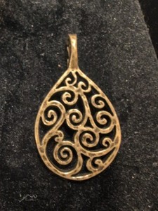 Authentic Premier Designs Baroque Retired Pendant For Necklaces $39 Matte Gold Plated