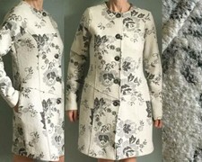 Lucy & Laurel Off White & Black Flower Design Light Coat Grainy Texture S