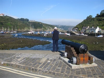 Foto 6x4 Hat jemand ein Streichholz? Fishguard\/Abergwaun Low tide and the River c2009