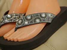 NEW WOMEN'S GRAY YELLOW BOX FLIP FLOPS BLING SPARKLE RHINESTONES POWER LEATHER