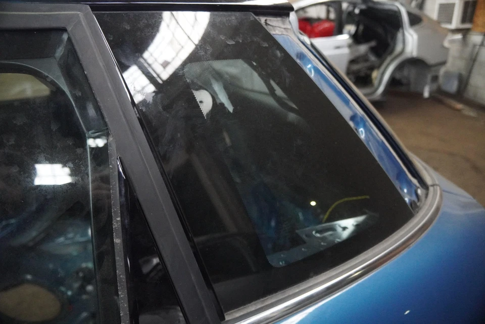 Rear Left Quarter Panel Window Glass 51377322449 OEM Mini Cooper F55 2015-24 - Image 2 of 2