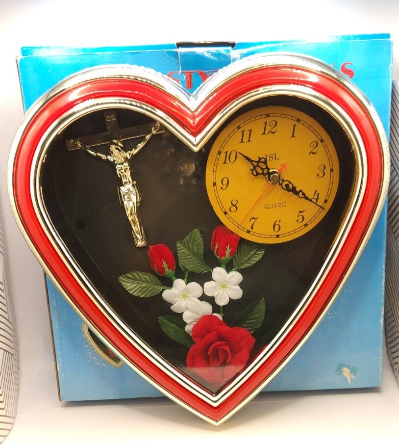 Kitchy Vtg' Ming Liang Quartz Heart Jesus Crucifix Roses