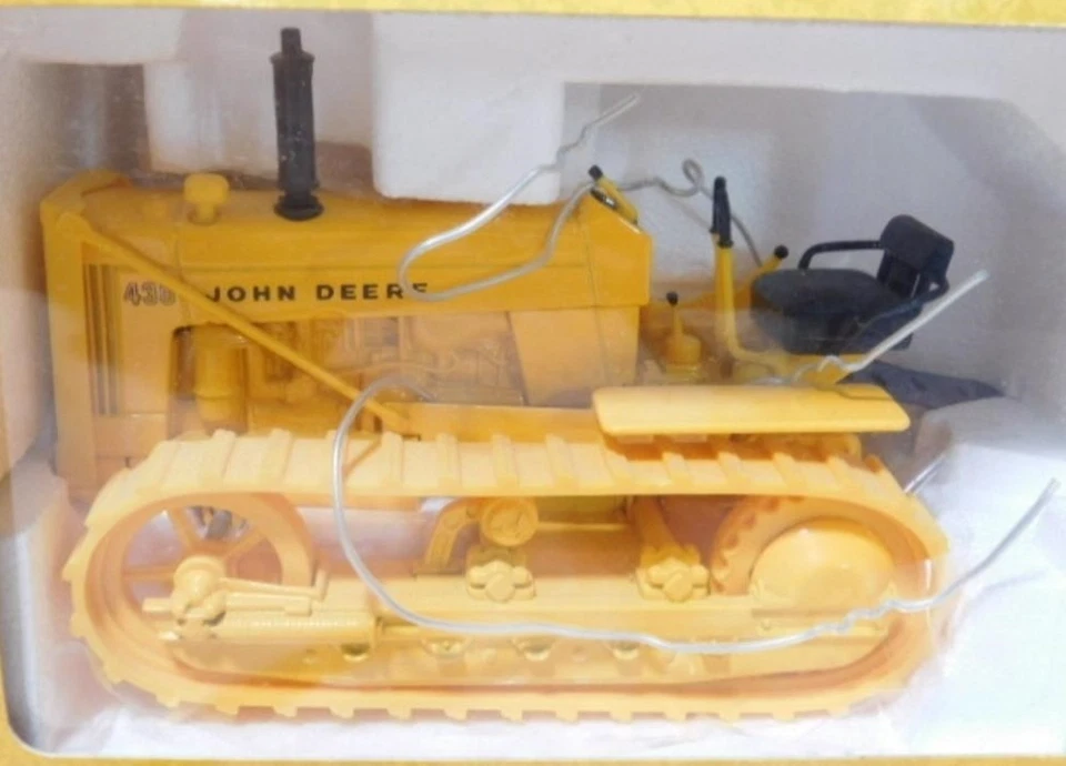 Juguete coleccionable ERTL ESCALA 1/16 FUNDIDO A PRESIÓN JOHN DEERE 430 CRAWLER NUEVO EN CAJA  Foto 3 de 4