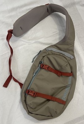 patagonia Atom 8L スリングバッグ ベージュ/グレー　希少カラー Patagonia Atom Sling 8L Bag Backpack - Seabird Grey As Pictures