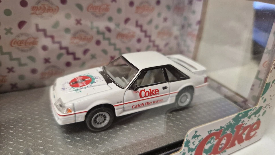 Macchine M2 Coca Cola 1990 Ford C-8000 e 1990 Ford Mustang GT (C14) - Immagine 3 di 4