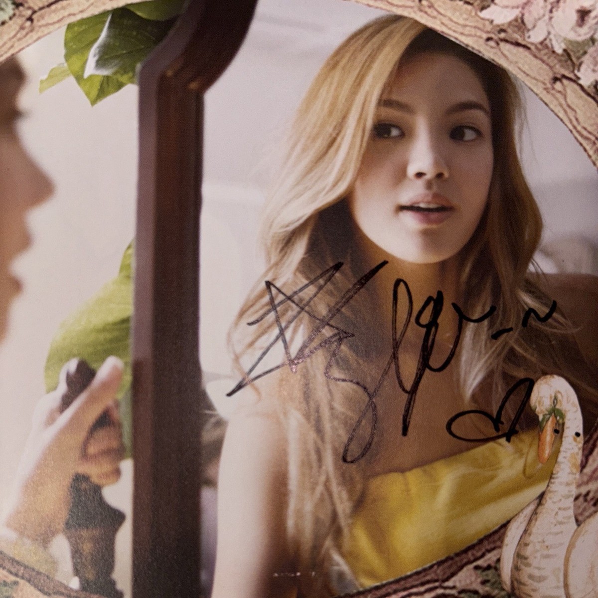 SNSD [Into the new world] All Member Autographed Signed Album