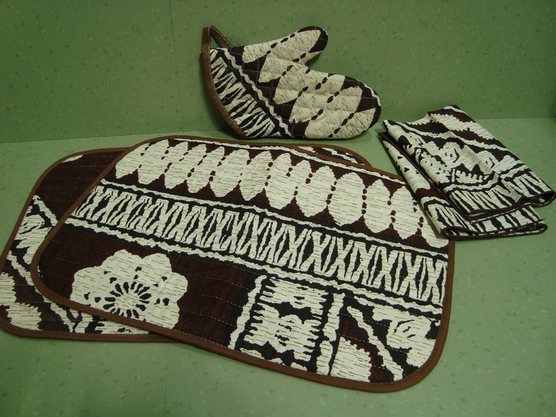 Vintage Tapa Designs Hawaii Print Tiki Placemats  Napkins Oven Mit