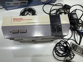 Boxed Nintendo NES Control Deck Konsole & Dr Mario Top Zustand RAR H175