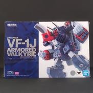 BANDAI VF-1J Armored Valkyrie Hikaru Ichijo Super Dimension Fortress Macross
