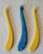 3 Accento Craft Handy Plastic Crochet Hooks in multi colors