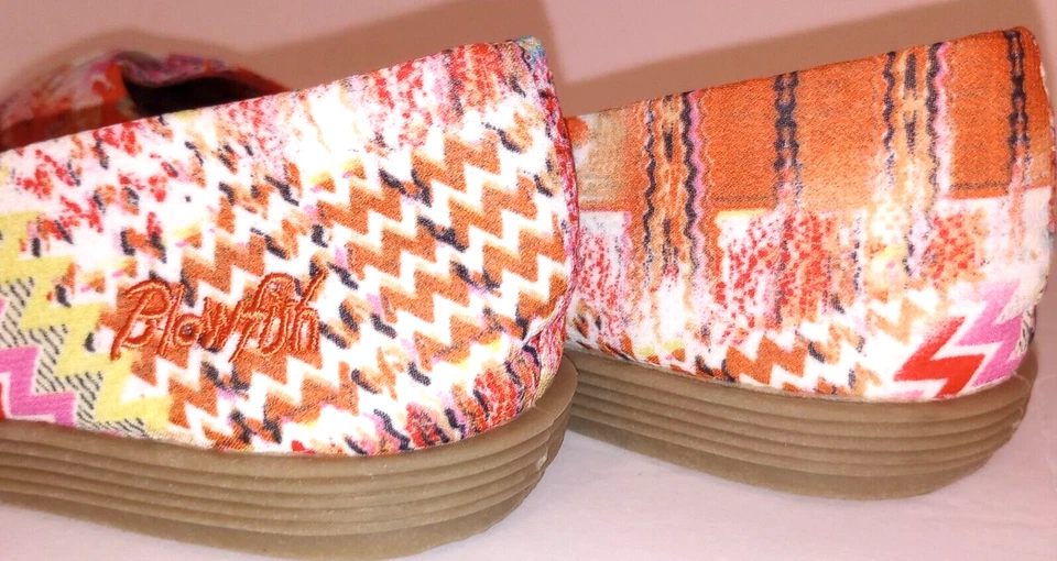 Sapatilhas de balé femininas Blowfish Malibu multicoloridas tecido abstrato tamanho 6 - Imagem 2 de 4