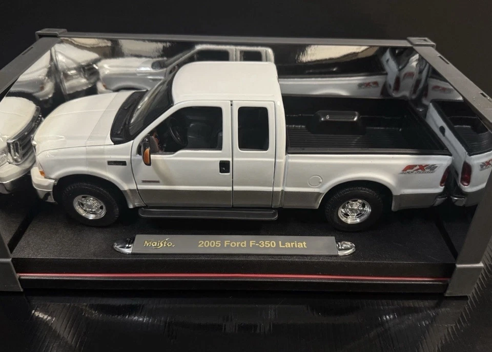 2004 FORD F-350 F350 FX4 White Pick Up Truck 1/18 Maisto Kodeblake Exclusive ! - Image 4 of 4