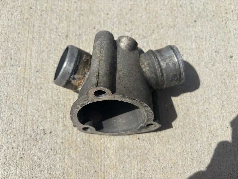 1172012630 CARCASA TERMOSTATO M116 M117 420SEL 560SEC 560SEL 560SL Foto 2 de 2