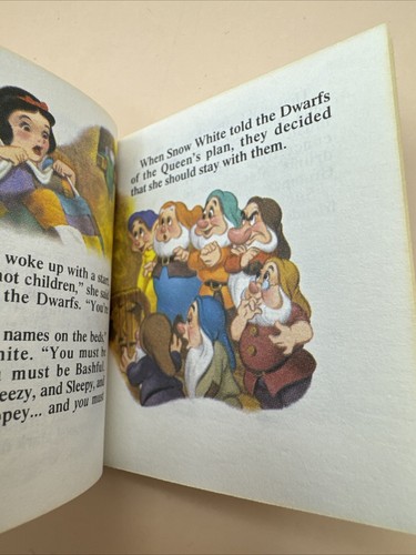 Little Little Golden Book # 23 Snow White Mini Miniature Disney Princess 1948 - Picture 5 of 8