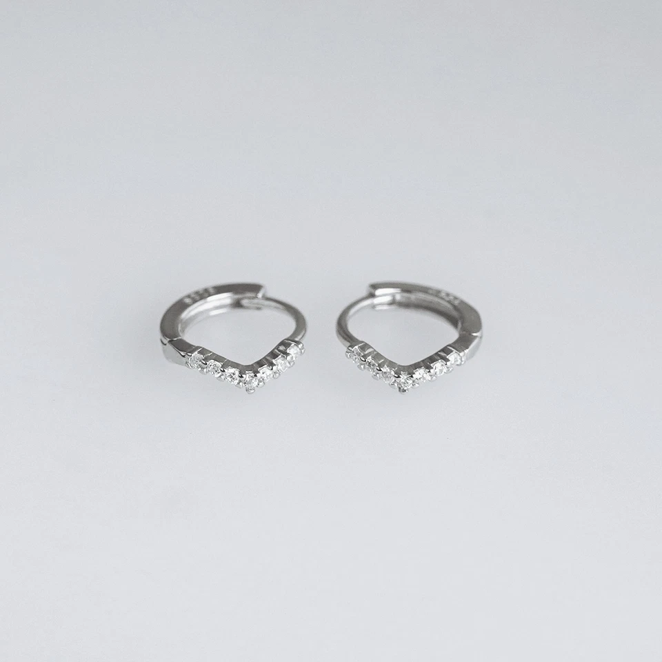 Argento Sterling 8mm Cerchio Pavé Zirconia Cubica Semplice Wishbone Stretto Lobo - Immagine 4 di 4