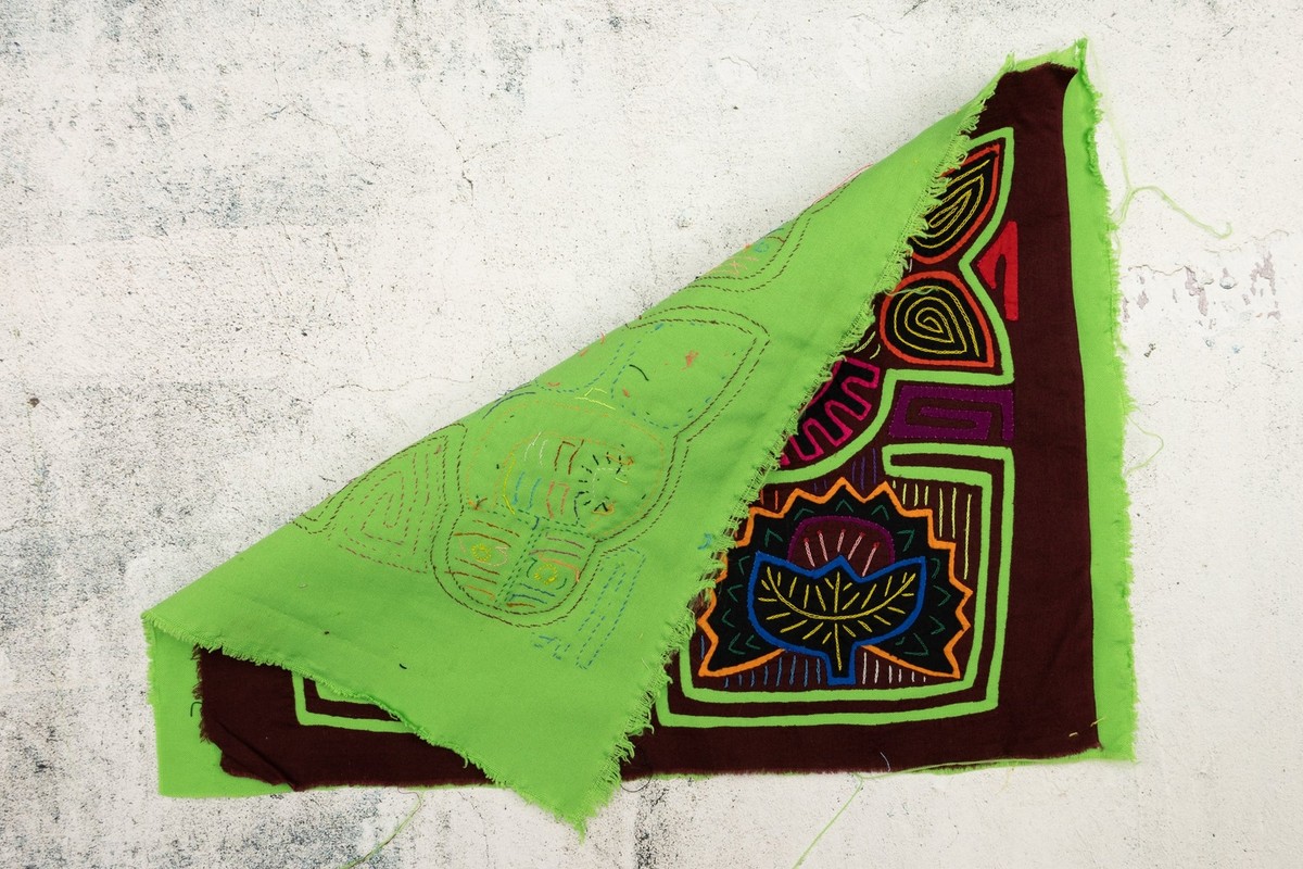 Panama Mola Twin Heads Leaf Blossoms Kuna Hand Stitched Textile