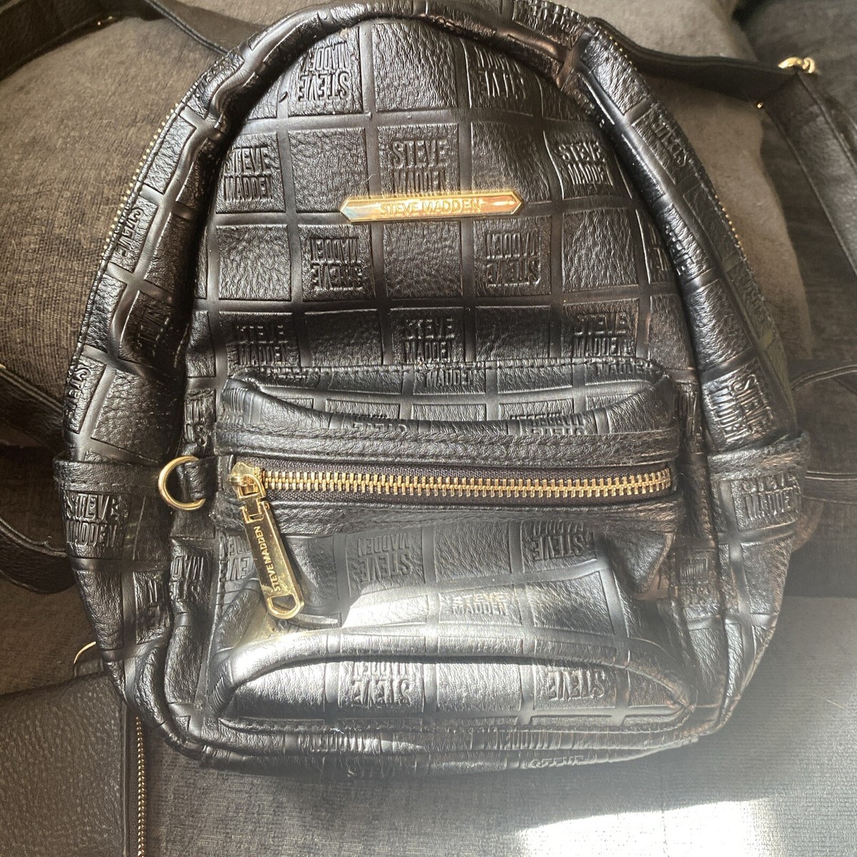 Backpack Steve Madden All over Logo small backpack gold trim  display picture 3