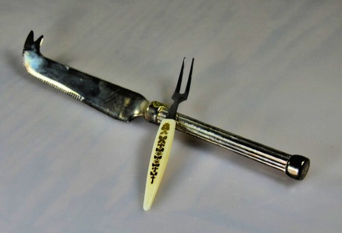 2 Stück, versilbertes Käsemesser und Gabel - Bild 1 von 3