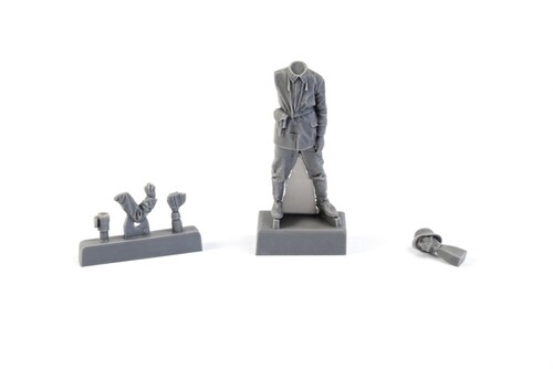 CMK 129-F35347 - 1:35 WWI German Mortar Crew Commander - New