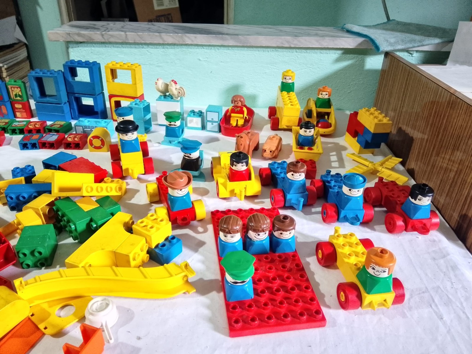 Lotto LEGO Duplo con 18 personaggi foto 3