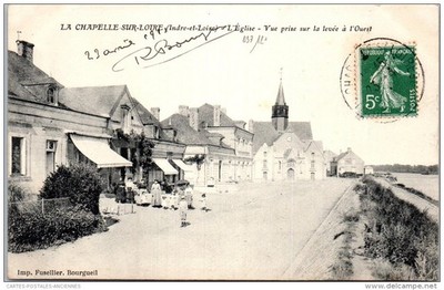 37 LA CHAPELLE SUR LOIRE - die Kirche, Blick auf den Aufzug im Westen