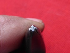 poincon matoir outil ancien d'orfevre bijoutier joaillier J233 fleur de lys