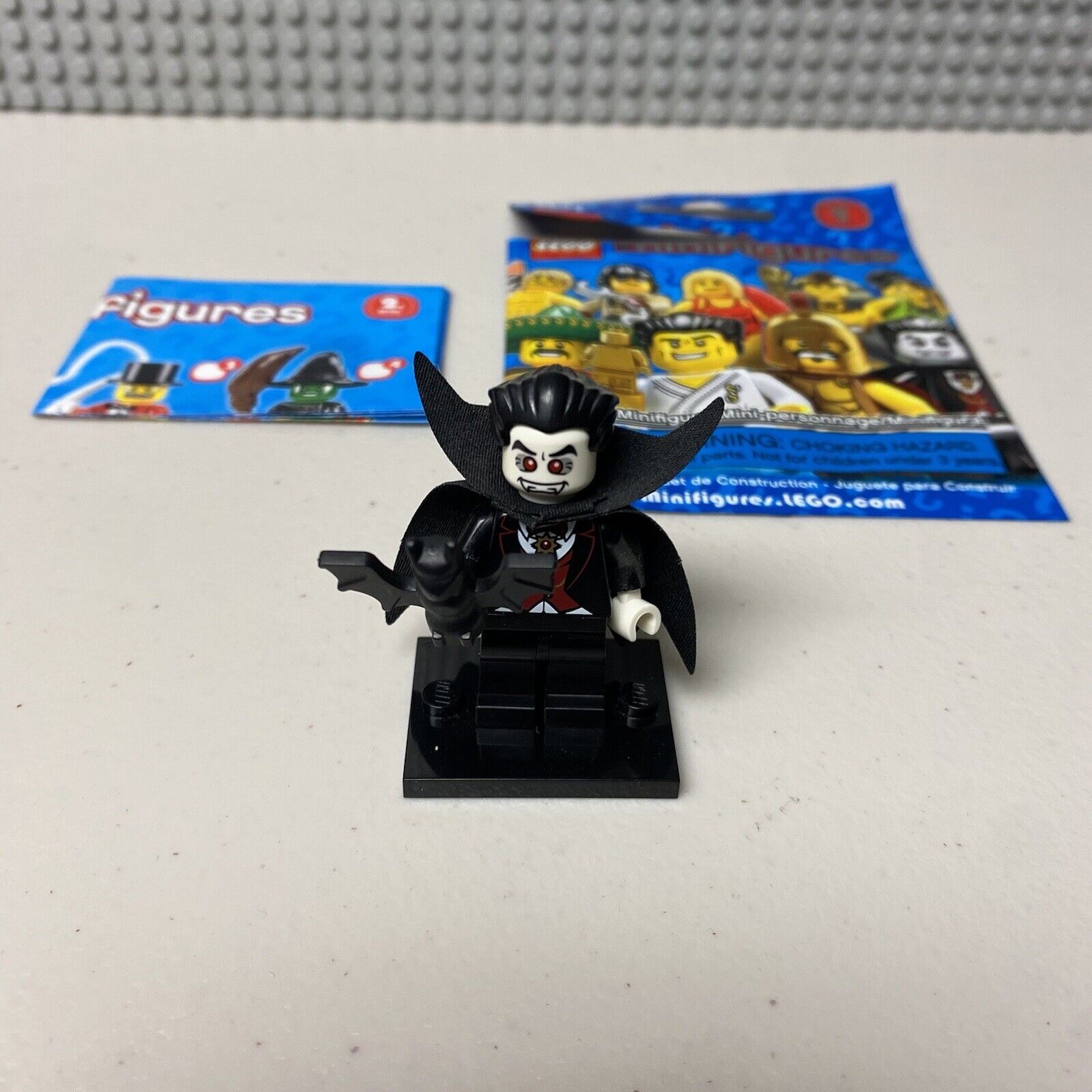 LEGO 8684 Minifigures Series 2 "Vampire" COMPLETE W/ FOIL PACK & CHECKLIST