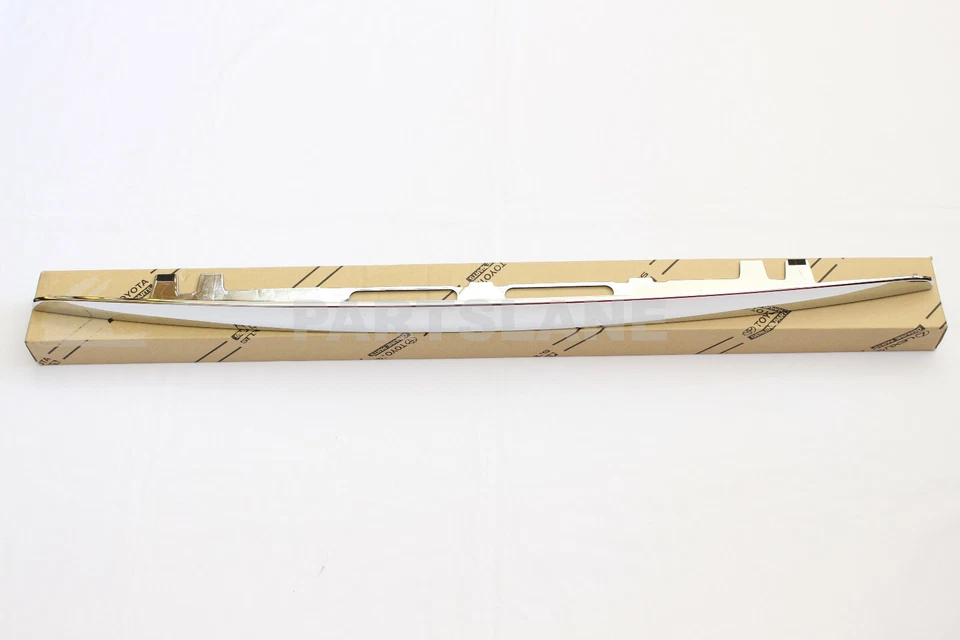 Cubierta de lámpara trasera con licencia original OEM 75132-60070 Lexus GX470 2003-2009 Foto 4 de 4