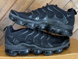 triple black vapormax tn