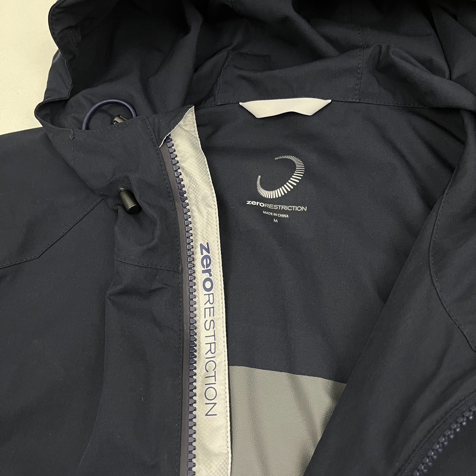 Zero Restriction Waterproof Hooded Jacket Mens M … - image 4