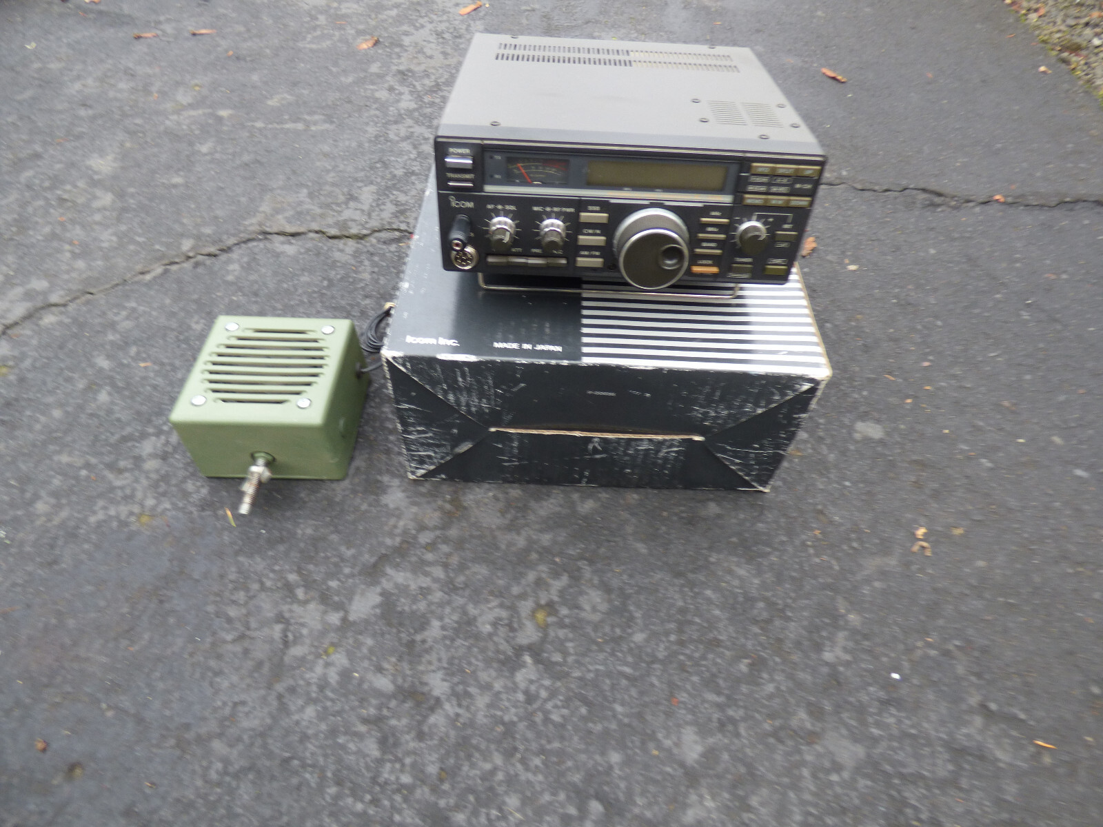 Icom IC-726 transciever w/external speaker - SATRANG 