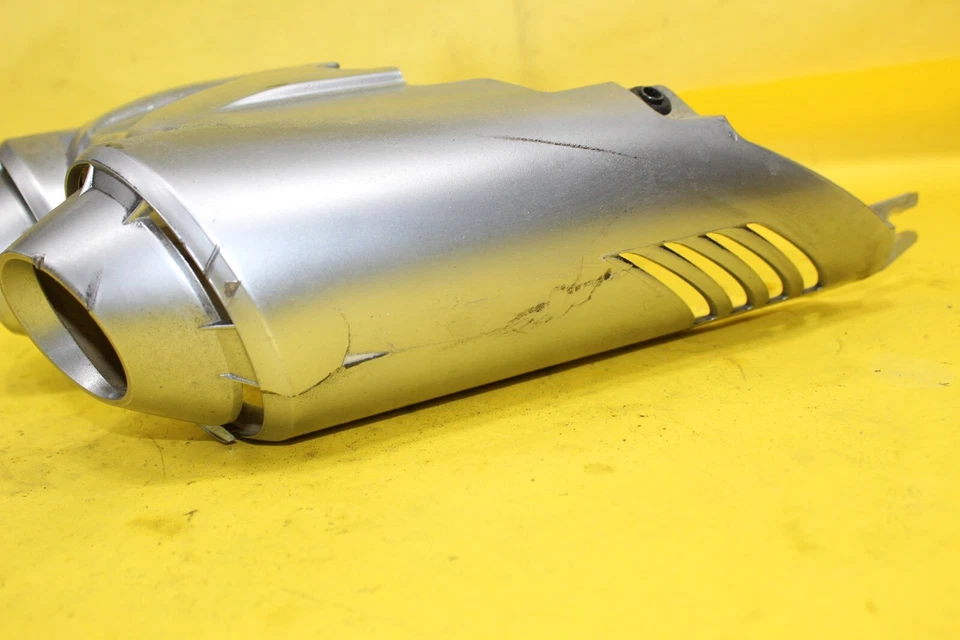 YAMAHA FZ6-S FZ6S FZ6 FZ600 2004-2009 CUBIERTA DE ESCAPE TRASERO MOLDURA CARENADO Foto 4 de 4