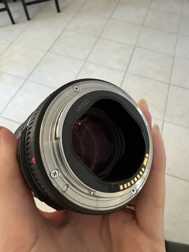 Canon EF 135mm f/2 L USM Lens for DSLR Cameras, New with a box - Picture 6 of 10
