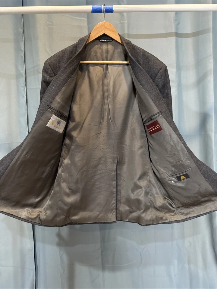 Aquascutum Suit, 44?,  Gray windowpane  - Image 3 of 4